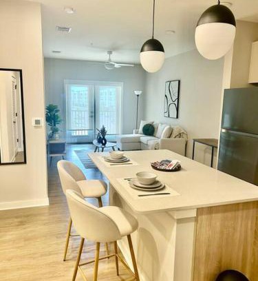 Loughman Apartment | Cozy Modern 1 Bedroom Apartment