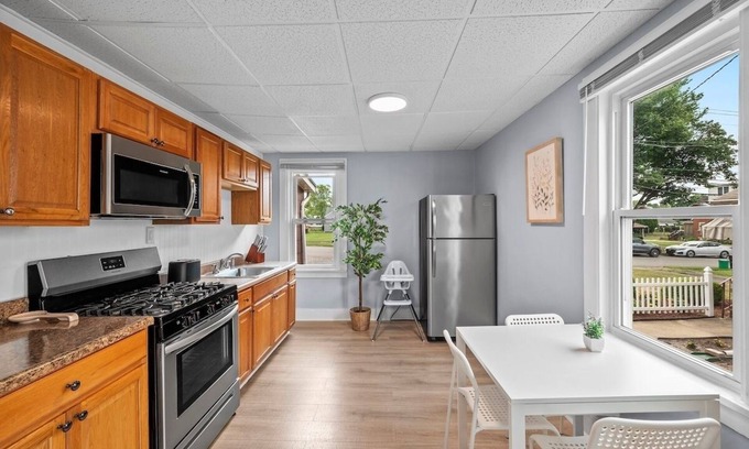 Natrona Heights Apartment | Cozy&Modern 2 Bdr Apt Natrona