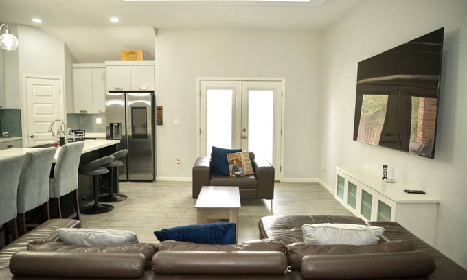 Edinburg House | Cozy & Modern 3BR House Edinburg, Texas