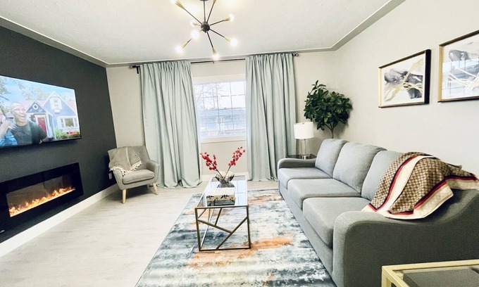 North Central Edmonton House | Cozy, Modern and Centrally Located