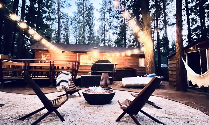 Big Bear Lake Cabin | Cozy Modern Cabin Retreat Couples & Family Escape 1mi to the lake Spa Firepit