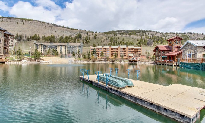 Copper Mountain Village Condo | Cozy, Modern Condo Near Skiing with Enclosed, Private Balcony and Shared Hot Tub