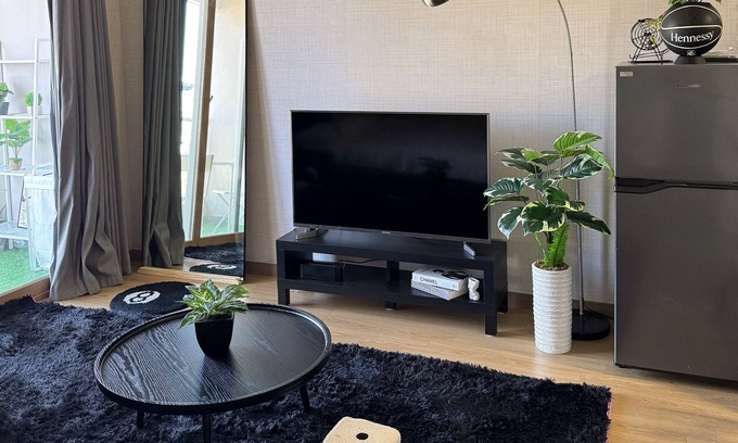 Clark Freeport Condo | Cozy Modern Condo near Clark Airport