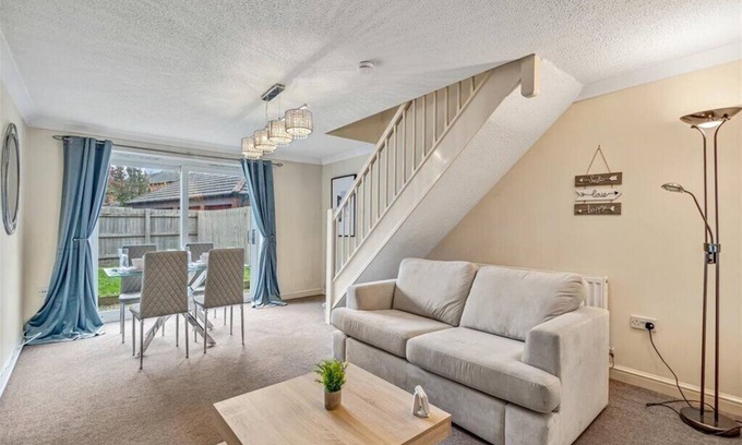 Clyst St Mary House | Cozy Modern Terraced House Near the City