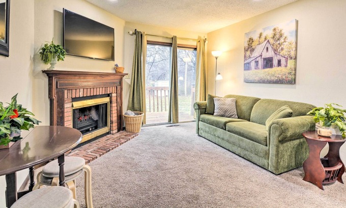 Nevada House | Cozy Nevada Townhome < 1 Mi to Cottey College