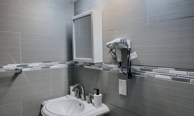 Irvington Apartment | Cozy Newly Renovated Apartment