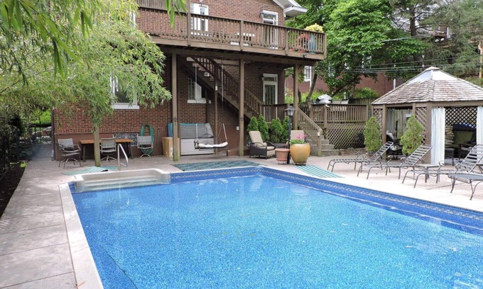Bonnycastle Apartment | Cozy Oasis In The Highlands with Pool