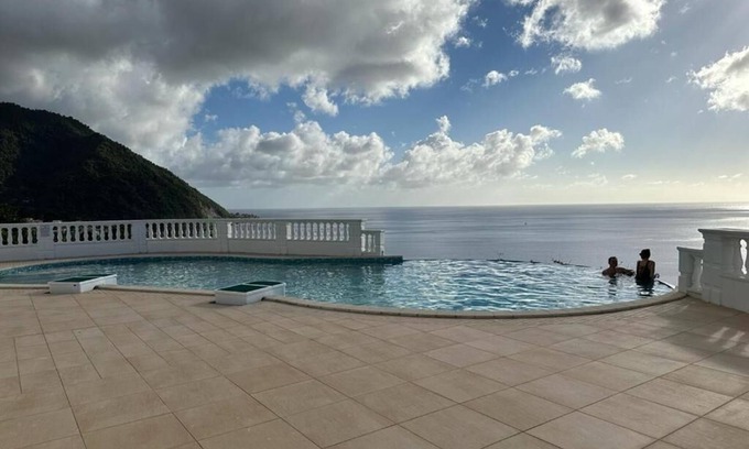 Castle Comfort Apartment | Cozy One-Bedroom Apartment with Stunning Views