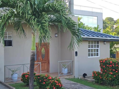 Lambeau Apartment | Cozy one Bedroom Apartment Garden side