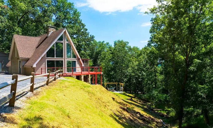 Broadway Cabin | Cozy & Peaceful ⛺️ cabin 🪵 + 🔥 Tub + 🐶 friendly