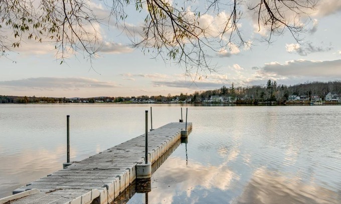 Carbondale House | Cozy Pennsylvania Home with Fire Pit and Dock Access!