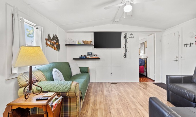 Saint Andrews House | Cozy Pet Friendly Home Away From Home w/Fenced in Yard & Full Kitchen near I-24