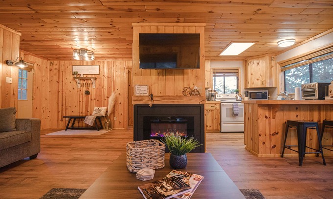 Prescott Cabin | Cozy Pines Hideaway- BBQ, fire-pit, zip-line, and fireplace