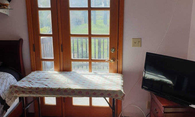 South Redlands House | Cozy Pink Room in quiet Redlands home with AC, WiFi.