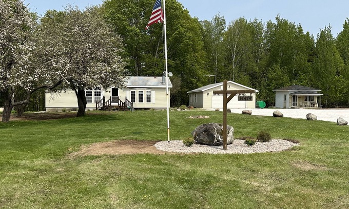 Hulbert House | Cozy Place w/Rustic Bunk house ORV Trail at end of driveway Sleeps 8-10