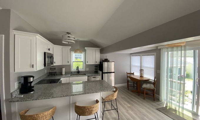 Breakwater Village Cottage | Cozy Point Judith Cottage near Block Island Ferry in private beach community.