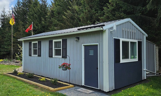 East Meredith Cabin | Cozy Pondside Retreat - near Oneonta & Cooperstown