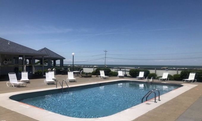 Port Clinton Condo | Cozy Port Clinton Condo with dock rental right outside door