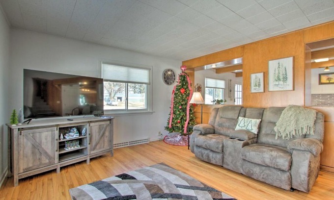 Postville House | Cozy Postville Retreat with Fireplaces and Yard!