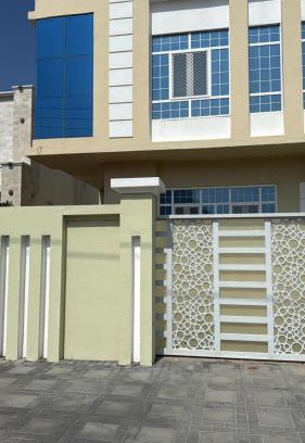 Seeb House | Cozy & Private Room in Family Home & Free Wi-fi