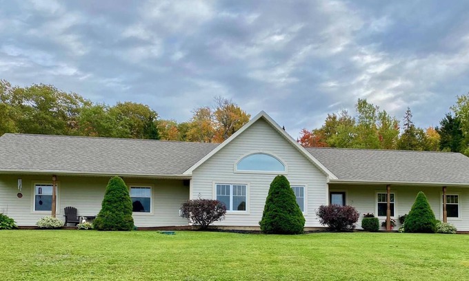 Miltonvale Park House | Cozy & Private Countryside home close to the City as well as beaches/attractions