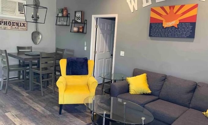 Glendale House | Cozy Private Glendale Guesthouse