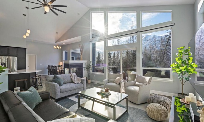 Eagle River House | Cozy Private Hot Tub, Luxe Views! Shiloh&harmony
