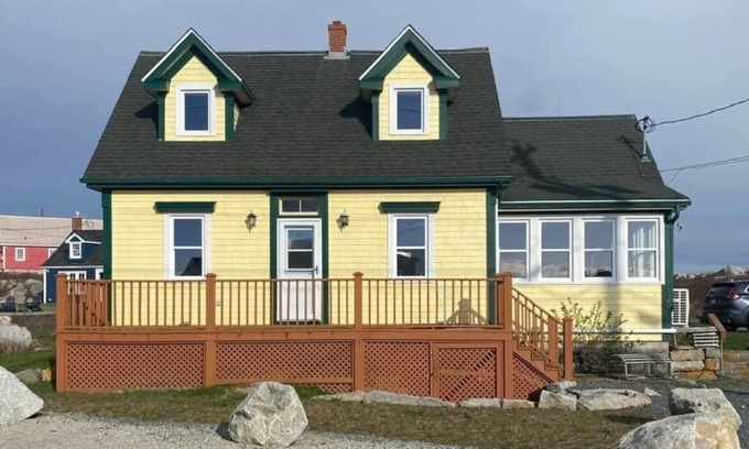 Peggy's Cove Bed & Breakfast | Cozy Private Room at Meg Inn Peggys Cove