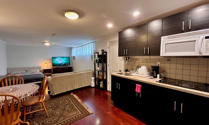 Richmond Hill Apartment | Cozy Private Studio Apartment + Parking, Great for Toronto Commuters