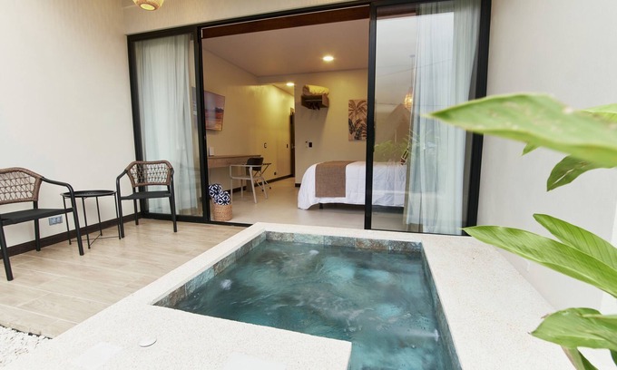 Arenal Hot Springs Apartment | Cozy private studio with WiFi, AC, jacuzzi, volcano views, 8min drive to Fortuna