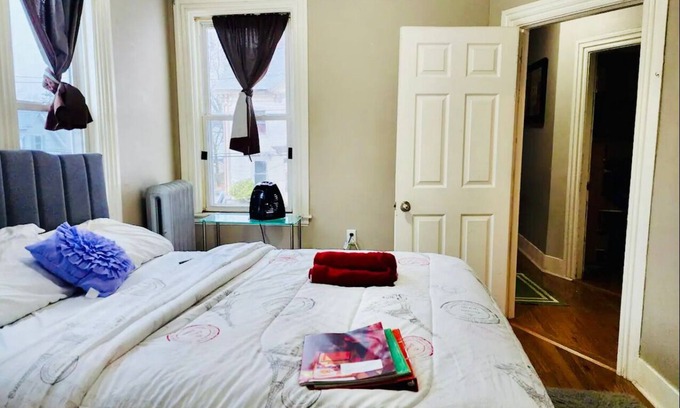 Milford Apartment | Cozy Queensize room in Welcoming Milford with Shared Bathroom,Ultrafast WiFi, AC