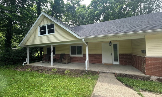 Bloomington House | Cozy & Quiet 2BD/1BTH Near Campus & Downtown Bloomington!