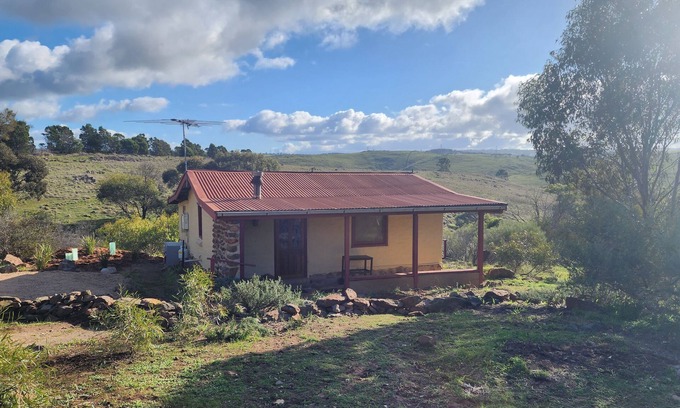 Rockleigh Cottage | Cozy, quiet cottage with outdoor spa overlooking the picturesque Bremer Valley