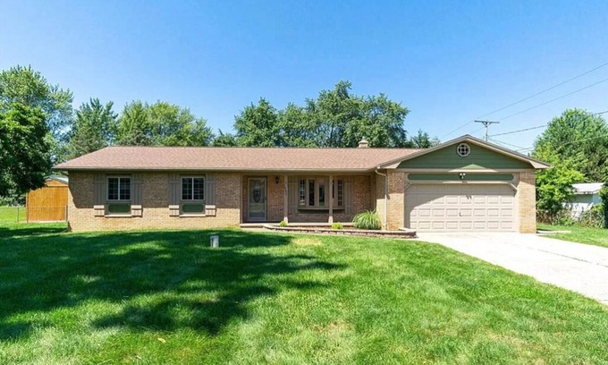 Grand Blanc House | Cozy & quiet Grand Blanc retreat near Fenton