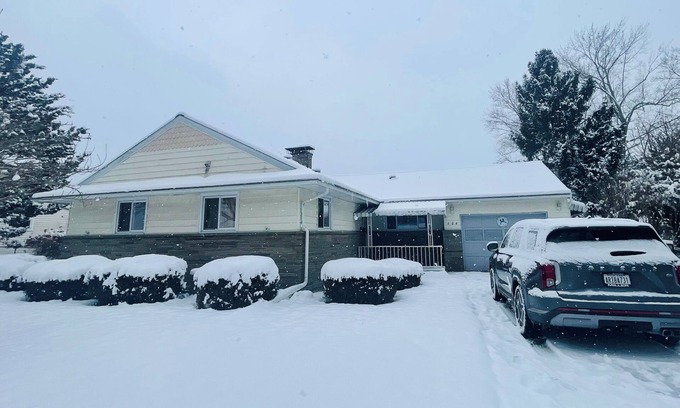 Vestal House | Cozy ranch 3-bedroom house with WiFi, AC in brilliant Vestal