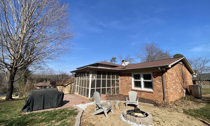 Hickory House | Cozy Ranch by Lake Hickory w/Patio & great Fire Pit