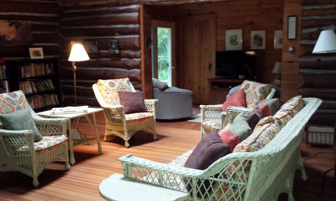Williamstown Cabin | Cozy renovated cabin in Williamstown, steps from hiking trails