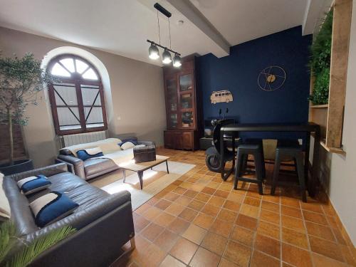 Monein Villa | Cozy renovated cottage in town