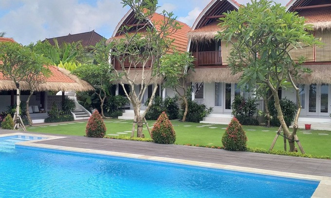 Dalung Bed & Breakfast | COZY RESORT ROOMS WITH GARDEN AND SWIMMING POOL IN KUTA, WH3