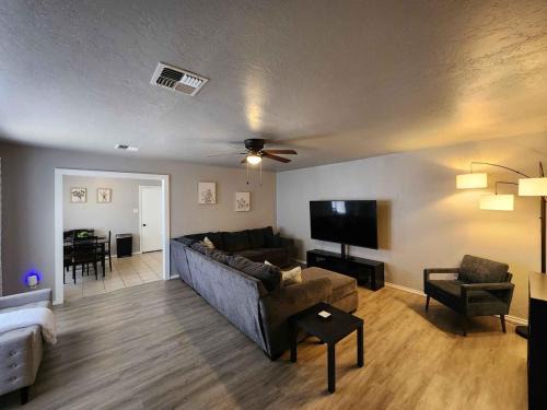 Lawton House | Cozy Retreat Family Pet Friendly Near Ft Sill