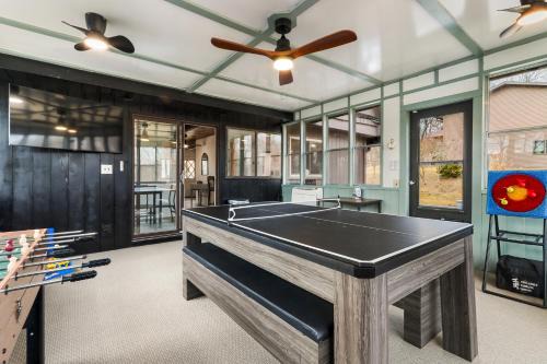 Como House | Cozy Retreat With Game Room Lake Como WI