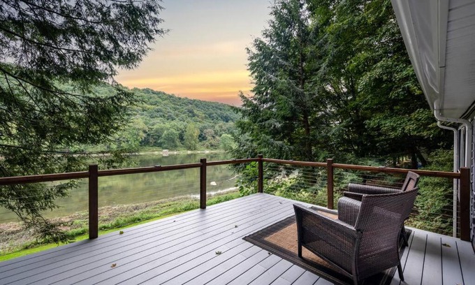 Turkey City House | Cozy Riverfront! 5 Mins to Foxburg and Emlenton