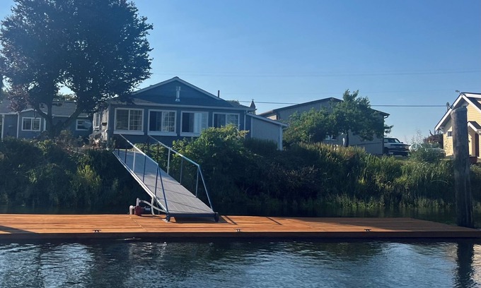 Cathlamet House | Cozy riverfront getaway with newly rebuilt private dock & pickleball court