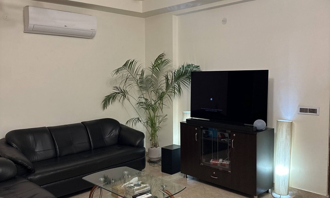 Jaipur Apartment | Cozy room in Apartment nestled in Pink City Jaipur with amazing Tour Experience