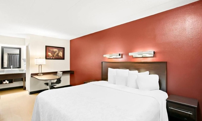 Linthicum Heights House | Cozy Room Near BWI – Perfect for Travelers and Pet Owners