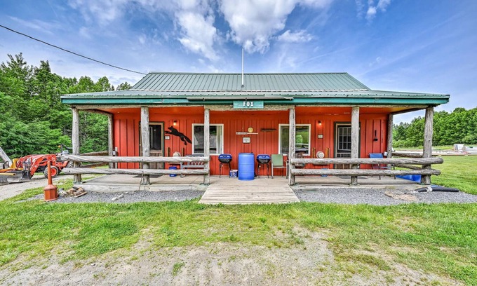 Solon Cabin | Cozy rustic cabin with WiFi in charming Solon