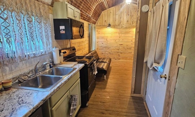 Leary Cabin | Cozy rustic tiny home! Just off of interstate 30, it's 5 minutes from Texarkana.