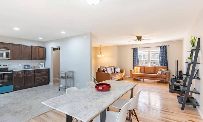 Fenton House | Cozy & Safe - 6 beds - mins from shopping &stores