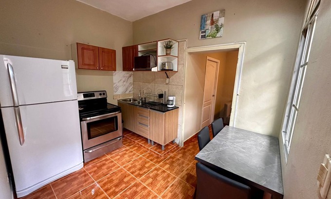 Sector 1 Nor-Oeste Apartment | Cozy San Pedro Sula apartment with WiFi, AC, full kitchen, and comfy living room