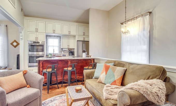 Thomas Square Apartment | Cozy Savannah Vacation Rental w/Fenced Courtyard!
